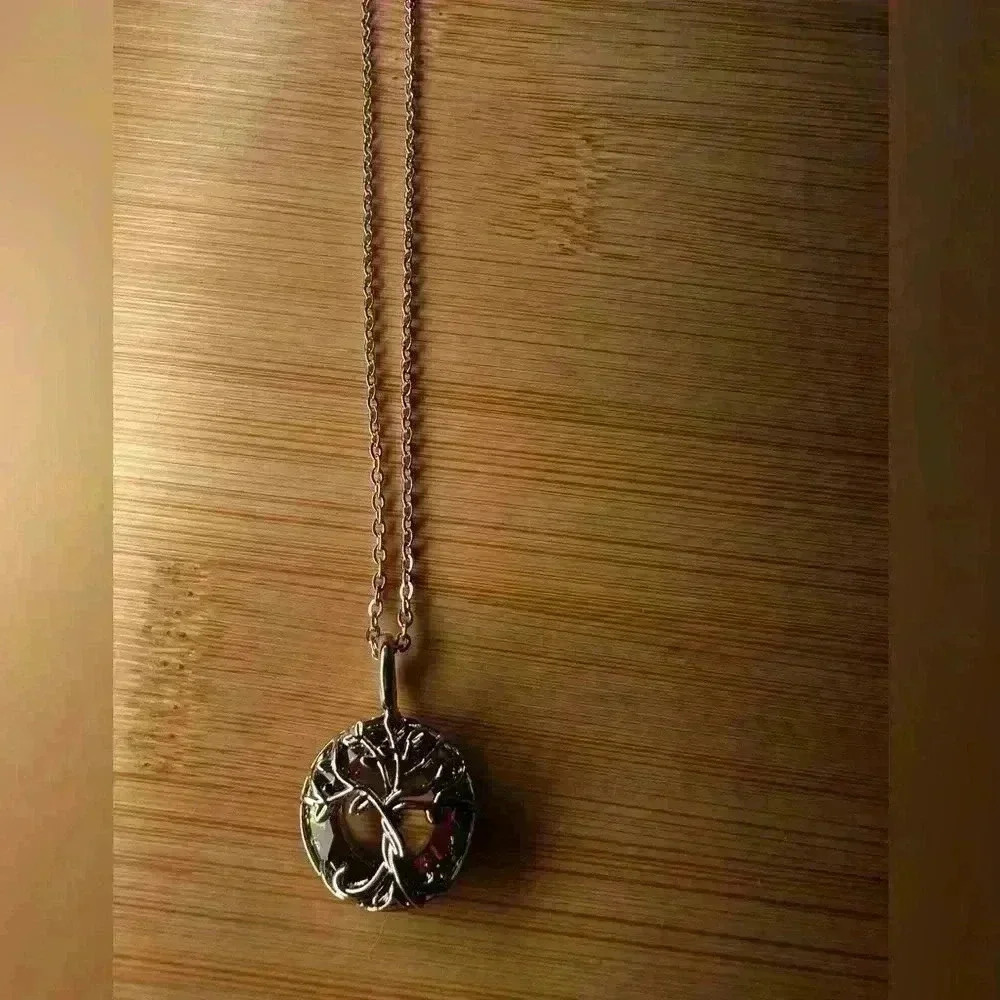 Stunning Tree of Life Necklace - Picture 7 of 8
